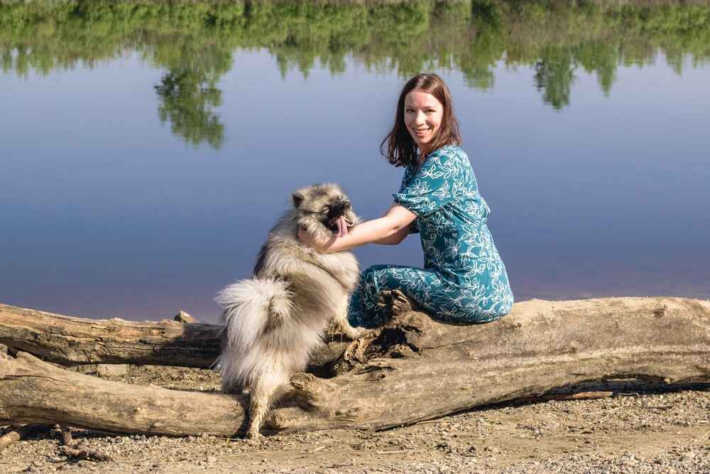 Кеесхонд у воды