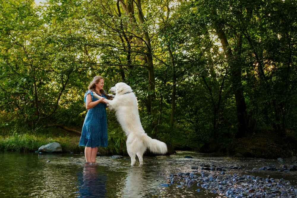 Словацкий чувач и девушка