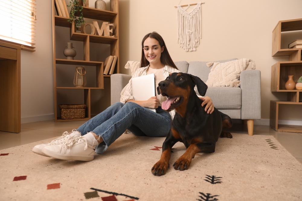 Это не злой, а добрый доберман