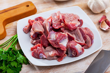 Можно ли кошкам куриные желудки? 