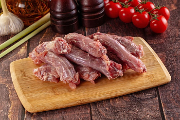 Можно ли кошкам куриные шеи?