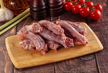 Можно ли кошкам куриные шеи?