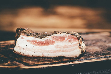 Можно ли кошкам сало? 